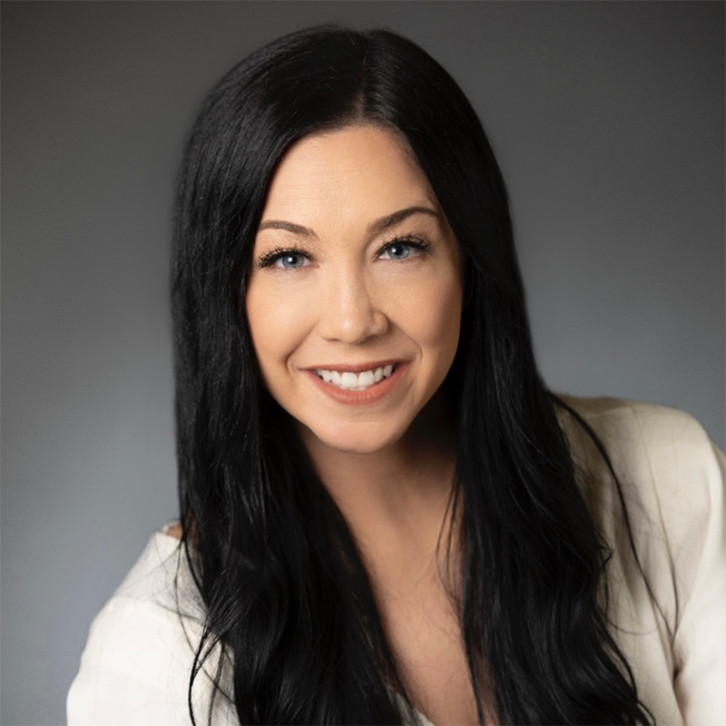 Courtney-Bloom-headshot-800x800